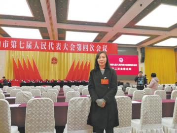 李艳 向群众普及防疫法律知识规范设置70余个废弃口罩收集点,安排专人