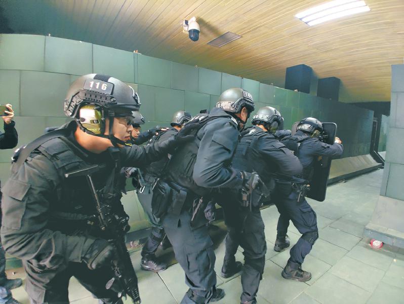 成都特警硬核训练超燃