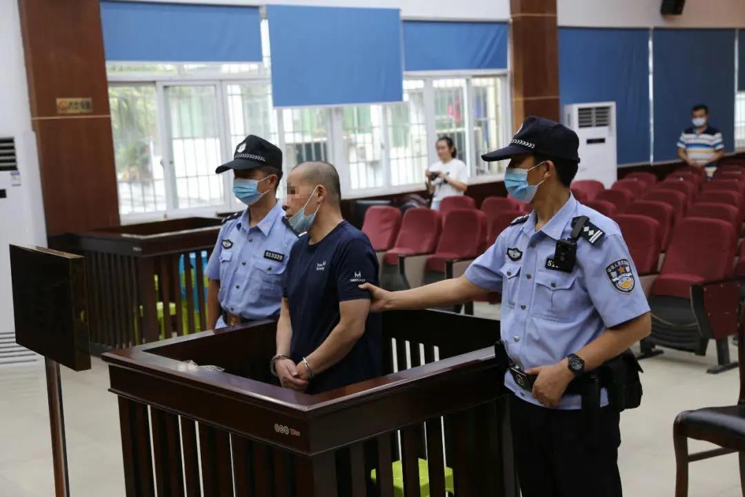 判了南充一民警与黑恶团伙成员结干亲充当保护伞