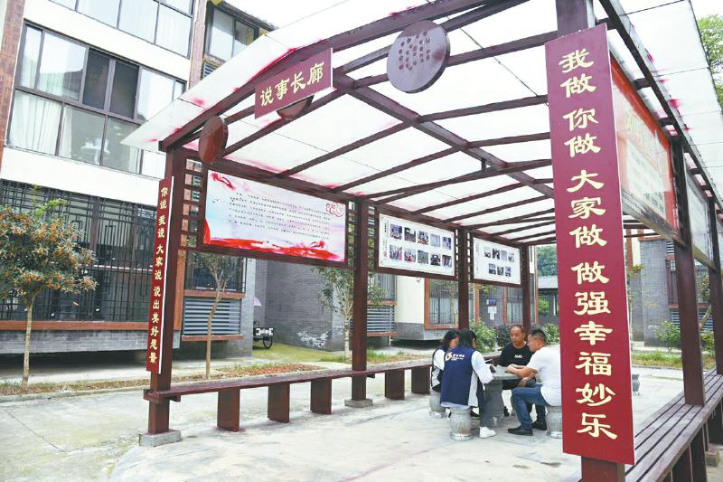寿安街道妙乐村的说事长廊是村民表达诉求,网格员获取民意的专门场地