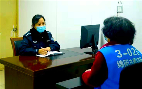 民警对在押人员开展法治教育.jpg