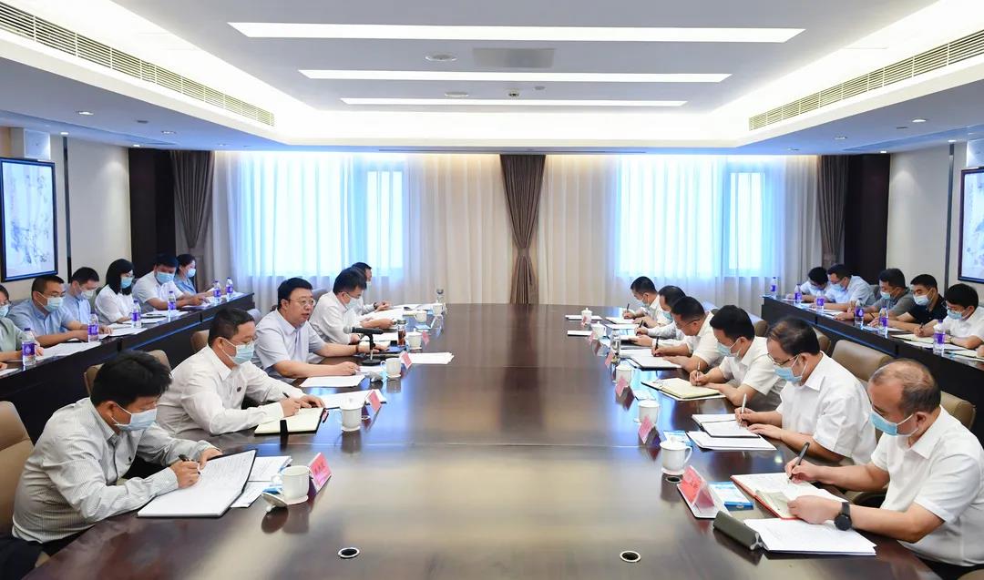 中央第十四督导组组长李佳主持会议并讲话