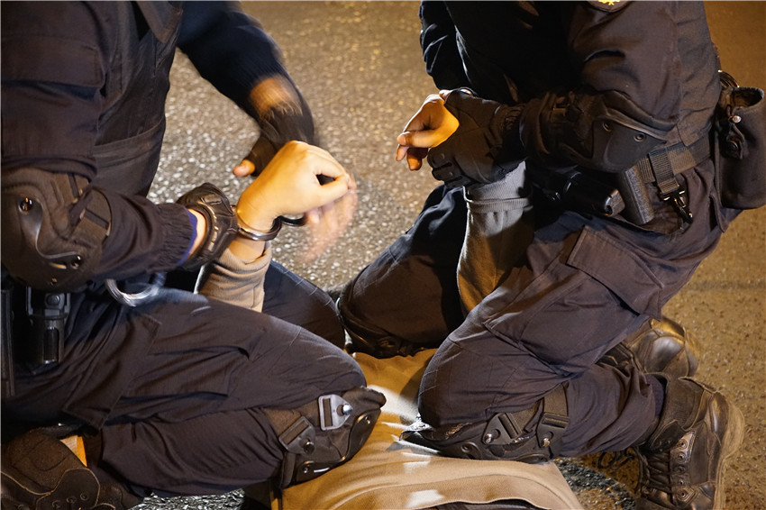 四川公安:冲锋陷阵逆流前行 "奋进1号"攻坚克难