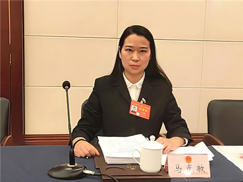 2021年四川省两会声音省人大代表马克敏法治助力常态化疫情防控