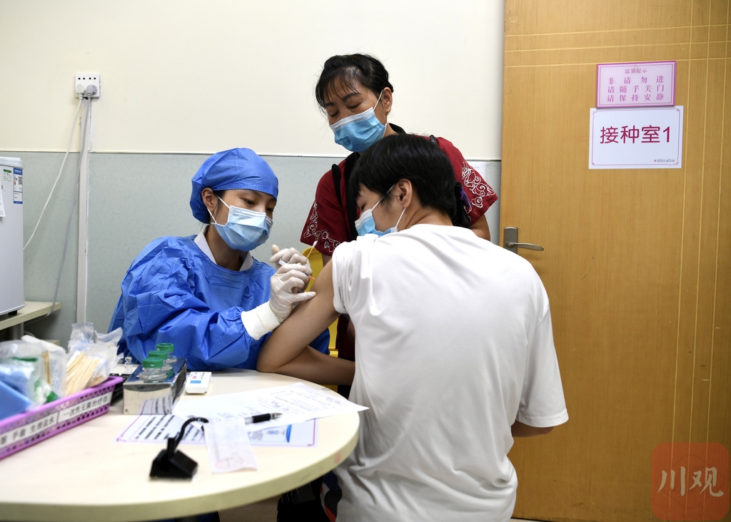 直击1517岁青少年开始接种新冠疫苗