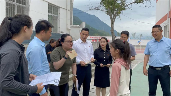在这个秋意渐浓的开学季,是什么温暖了34个留守儿童的心?
